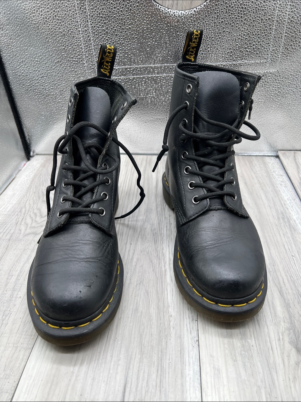 Doc Martens AirWair 11821 8-Eye Combat Boots Black Leather Women’s Size 7